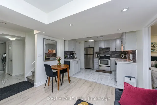 Additional image 30 of 113 Vanhorne Clse