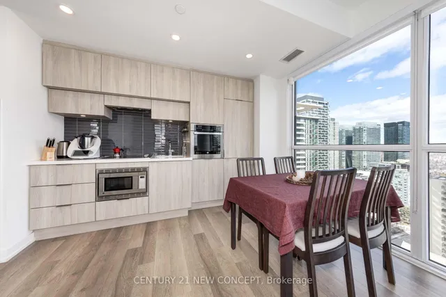 Additional image 14 of 39 Roehampton Ave Unit 2003