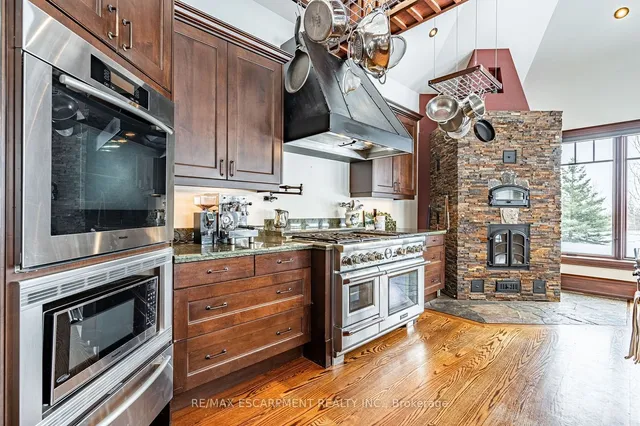 Additional image 10 of 76 Oak Ave