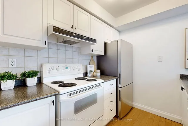 Additional image 11 of 650 Queens Quay Unit 216