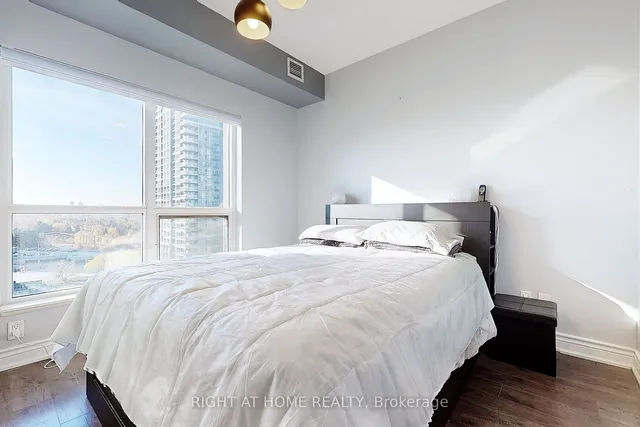 Additional image 9 of 181 Village Green Sq Unit 1218