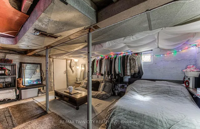 Additional image 35 of 87 6 Ave