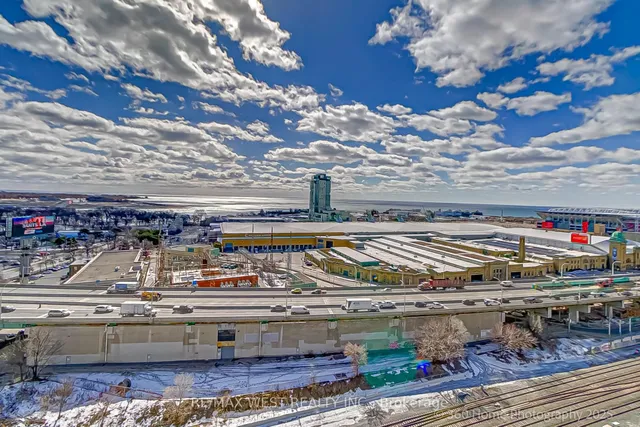 Additional image 21 of 51 East Liberty St Unit 1512