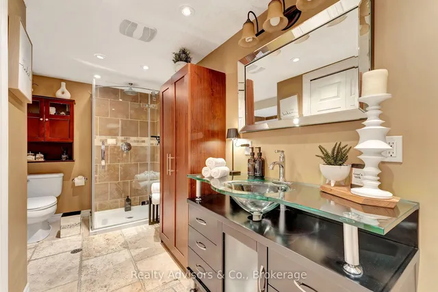 Additional image 32 of 924 Union St