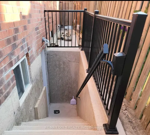 Additional image 23 of 26 Mossbank Dr