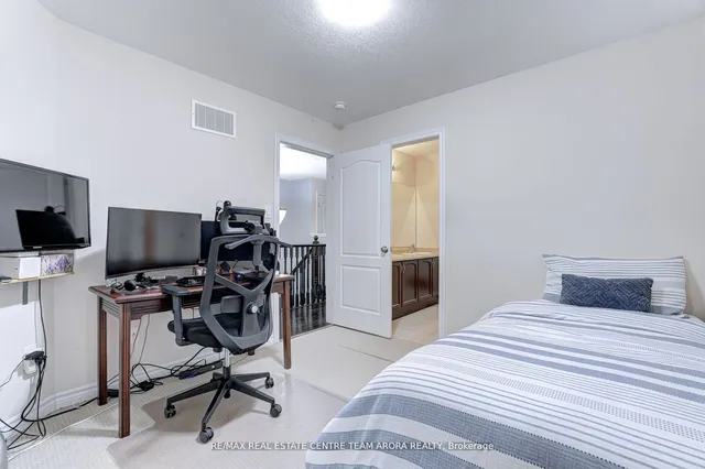 Additional image 30 of 27 Monkton Circ