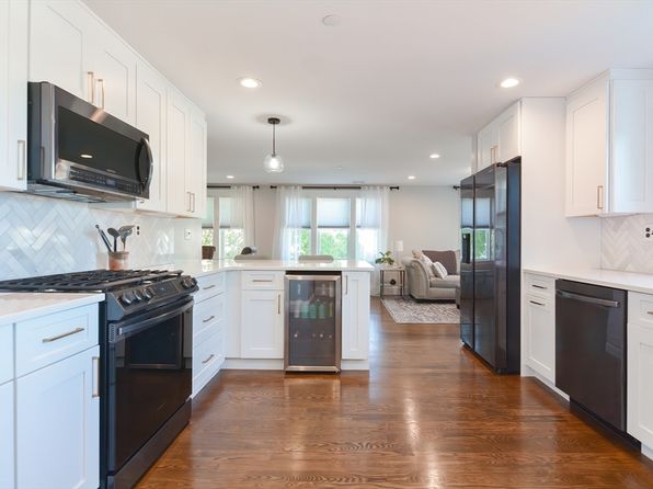 Property image for 98-2 Wellsmere Rd, Roslindale, MA 02131