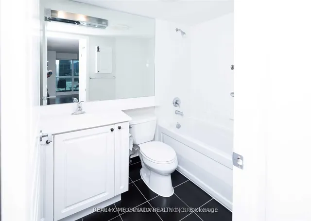 Additional image 17 of 18 Yonge St Unit 814