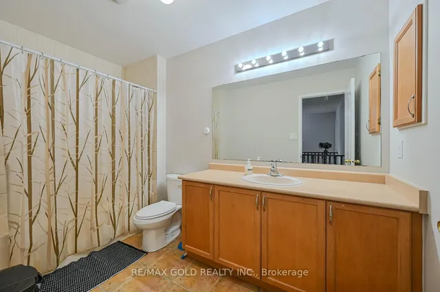 Additional image 25 of 82 Crown Victoria Dr