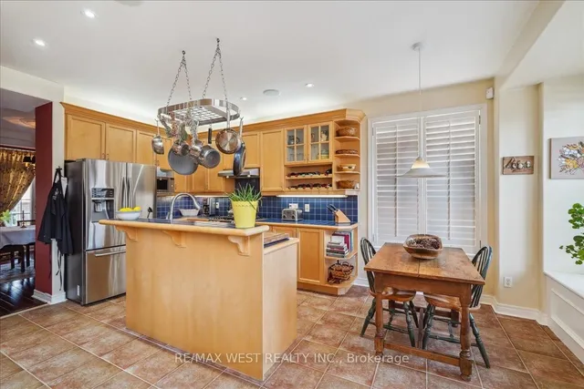 Additional image 5 of 912 John Watt Blvd