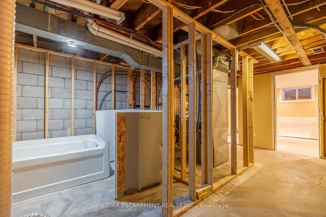 Additional image 17 of 47 Bobolink Rd