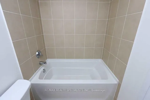 Additional image 16 of 800 Lawrence Ave Unit 216