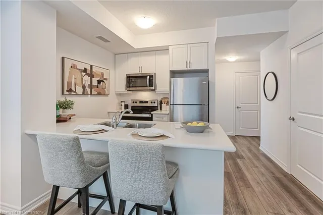 Additional image 15 of 460 Dundas St Unit 611