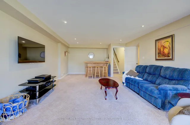 Additional image 31 of 988 Zeller Cres