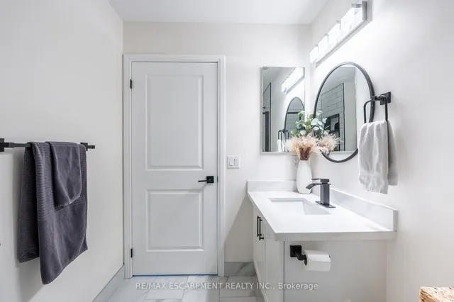 Additional image 29 of 90 Absolute Ave Unit 1611