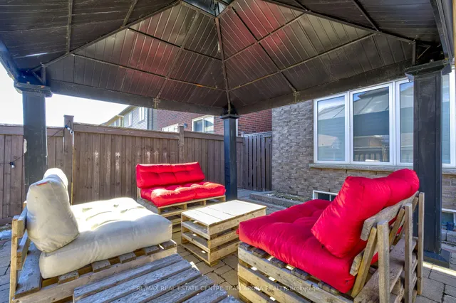 Additional image 43 of 23 Berberis Cres