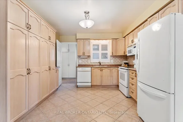 Additional image 8 of 47 MASSENA Dr