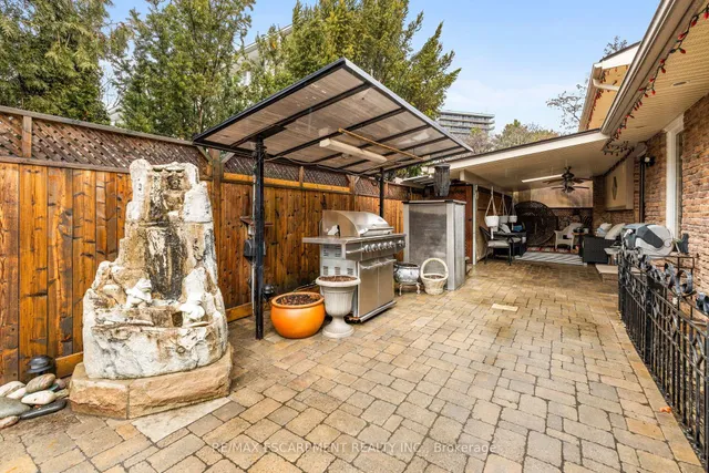 Additional image 43 of 1045 Bloor St