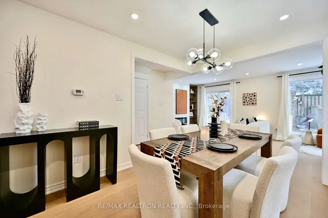 Additional image 13 of 28 Baronial Crt