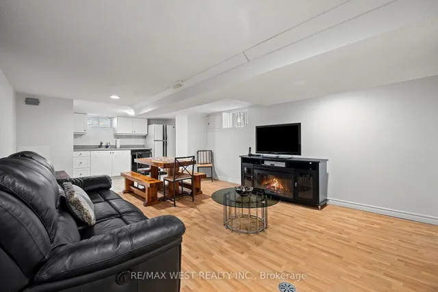 Additional image 21 of 119 Bellwoods Ave