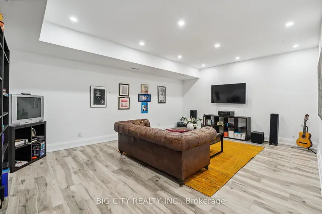 Additional image 46 of 75 Lawrence Cres