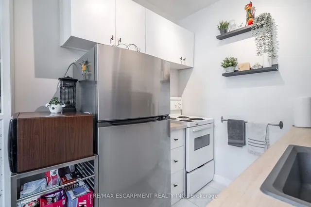 Additional image 13 of 141 Catharine St Unit 103