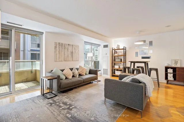 Additional image 3 of 270 Wellington St Unit 1105