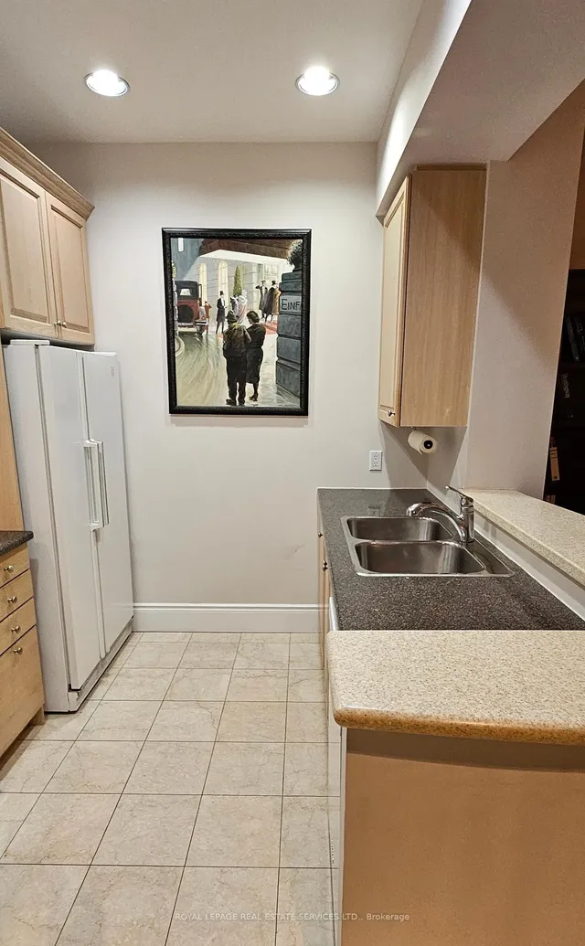 Additional image 12 of 102 Bloor St Unit 306