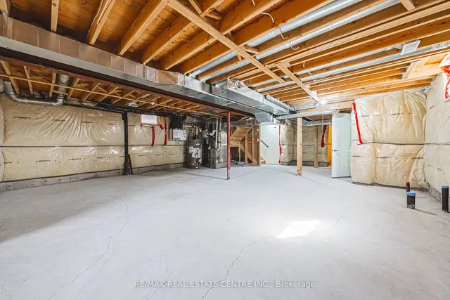 Additional image 40 of 107 Hazelton Ave