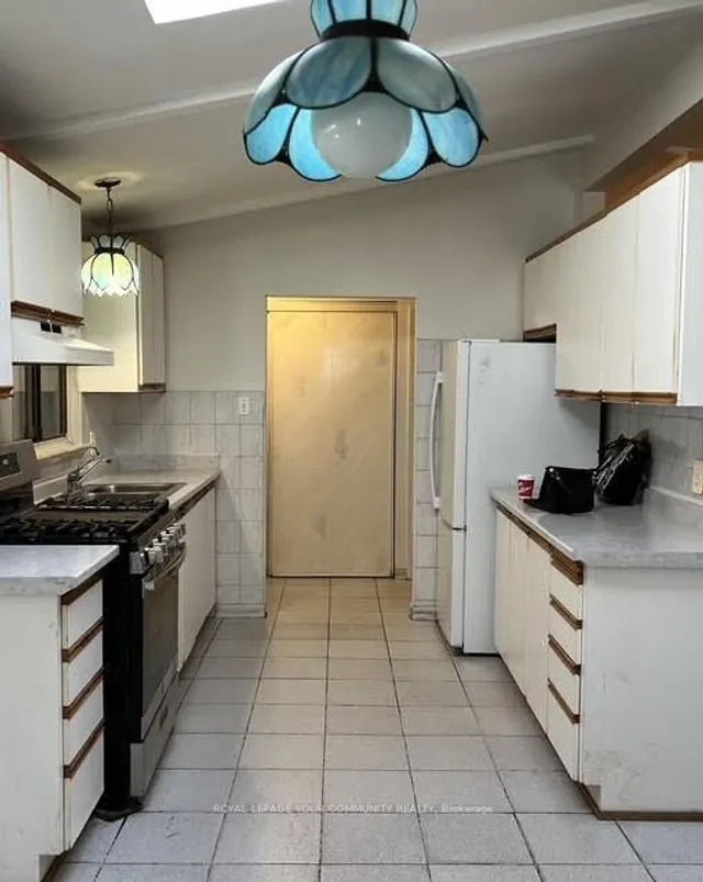 Additional image 10 of 18 Bloomington Cres