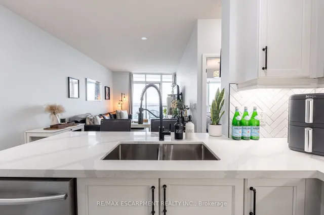 Additional image 16 of 90 Absolute Ave Unit 1611