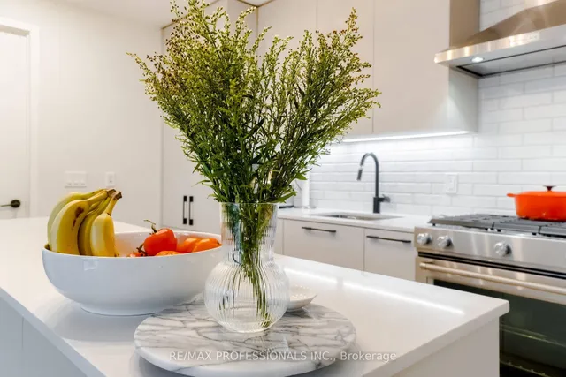 Additional image 11 of 2118 Bloor St Unit 508