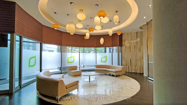 Additional image 32 of 135 Village Green Sq Unit 1924