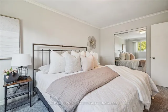 Additional image 21 of 43 Yorkdale Cres