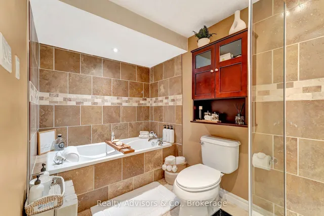 Additional image 33 of 924 Union St