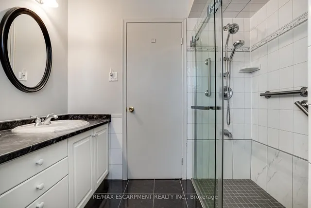 Additional image 28 of 25 ROBINHOOD Dr