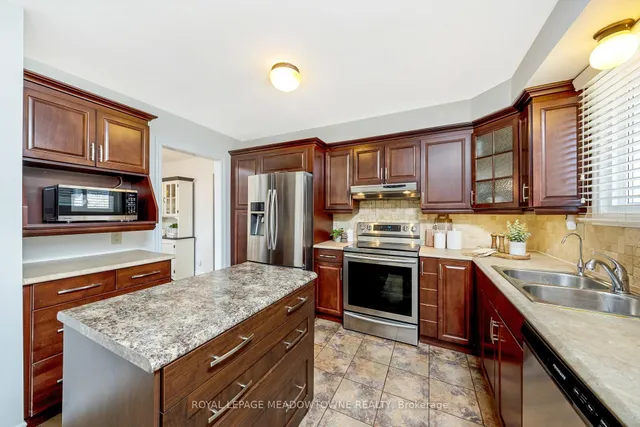 Additional image 17 of 703 Laurier Ave