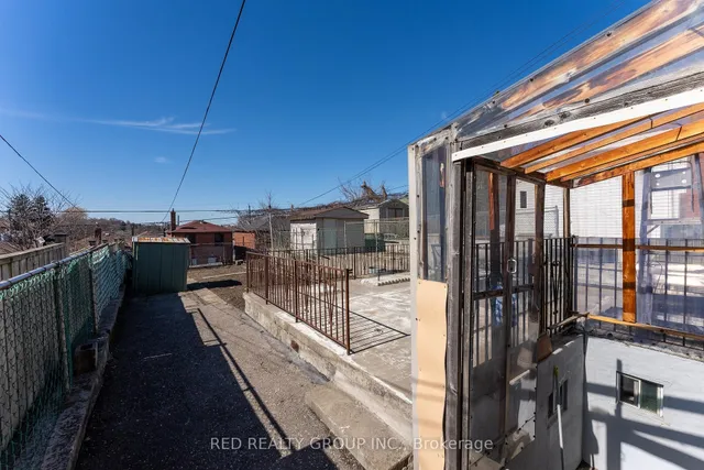 Additional image 39 of 532 Westmount Ave