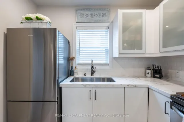 Additional image 15 of 925 Garth St