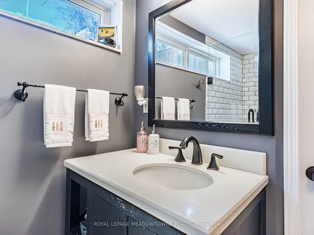 Additional image 31 of 48 Chatsworth Dr