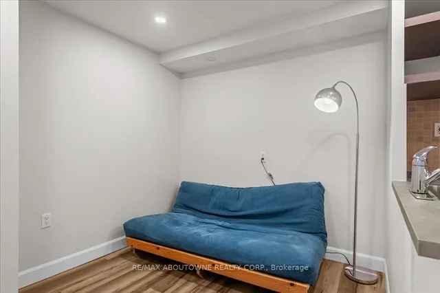 Additional image 30 of 889 Zelinsky Cres