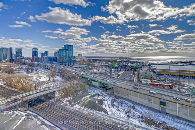 Additional image 20 of 51 East Liberty St Unit 1512