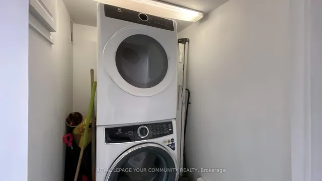 Additional image 39 of 40 Cloverdale Rd