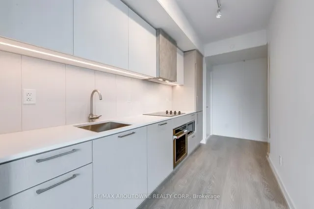 Additional image 8 of 19 Western Battery Rd Unit 1917