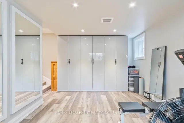 Additional image 41 of 534 Emerald St