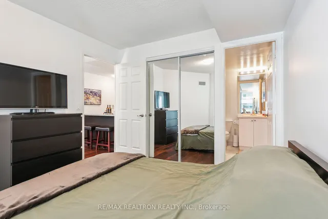 Additional image 25 of 19 Grand Trunk Cres Unit 1215