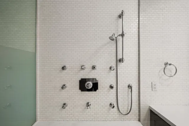 Additional image 38 of 243 Rose Park Dr