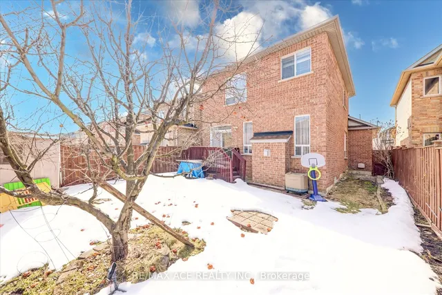 Additional image 31 of 27 Village Lake Cres