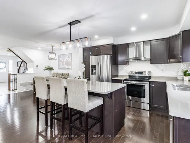 Additional image 13 of 13 Quasar St