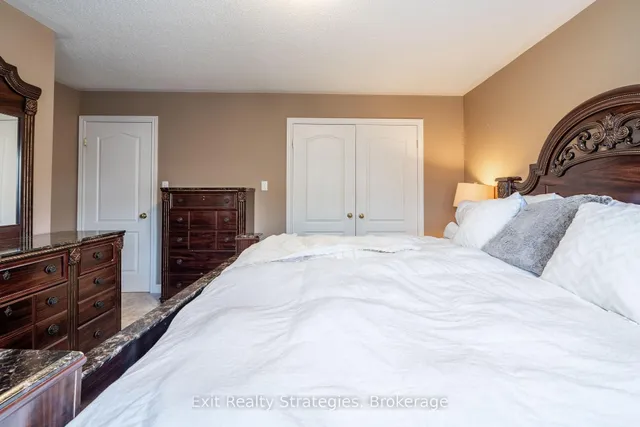 Additional image 31 of 15 Marina Point Cres